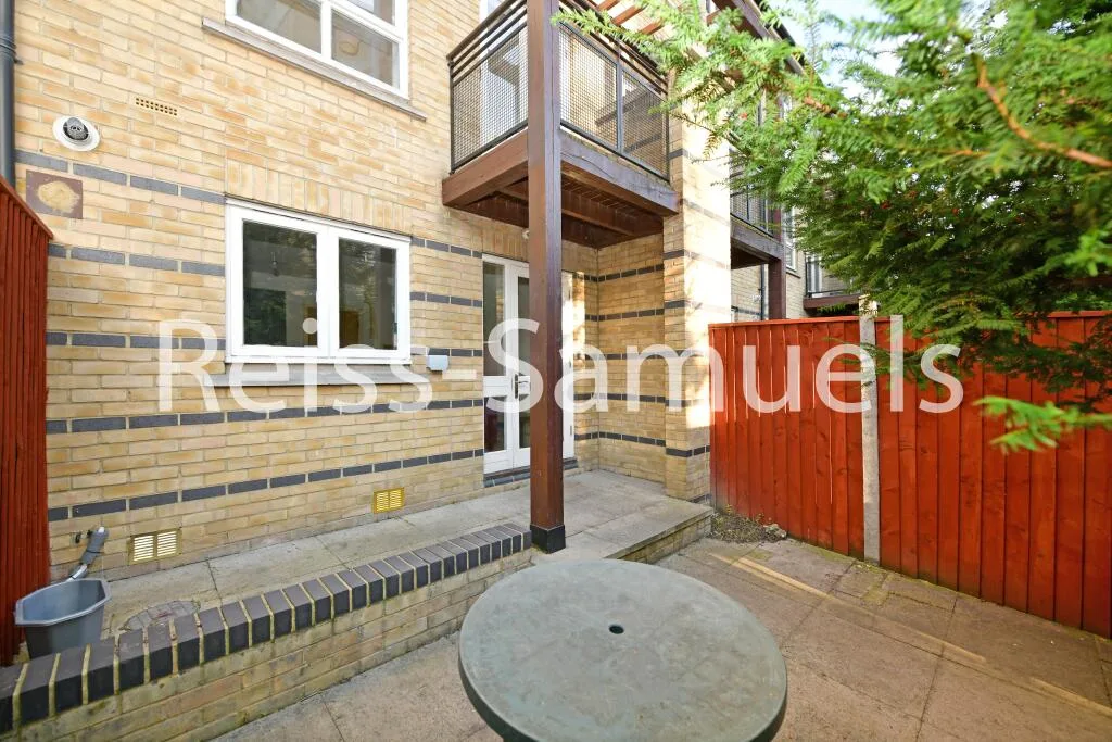 5 bedroom terraced house for rent