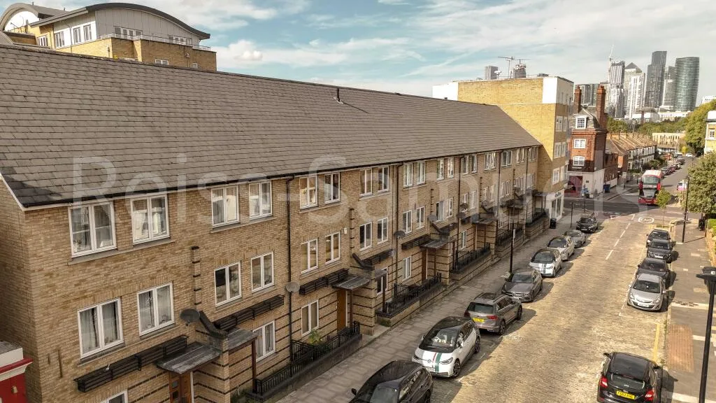 5 bedroom terraced house for rent
