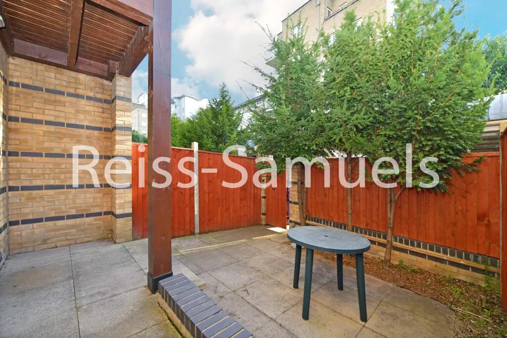 5 bedroom terraced house for rent