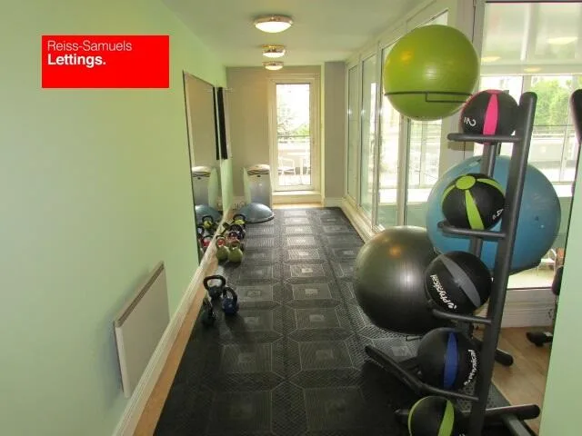 5 bedroom terraced house for rent