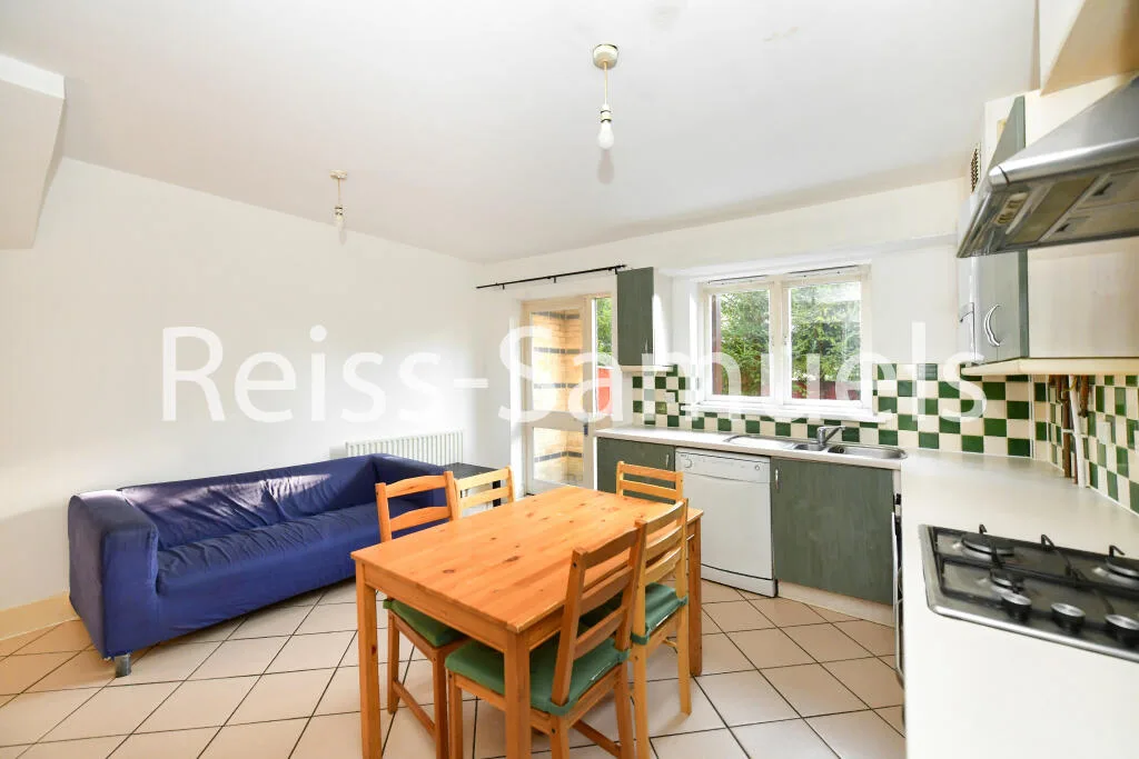 5 bedroom terraced house for rent