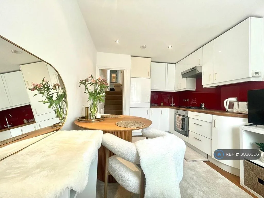 1 bedroom maisonette for rent