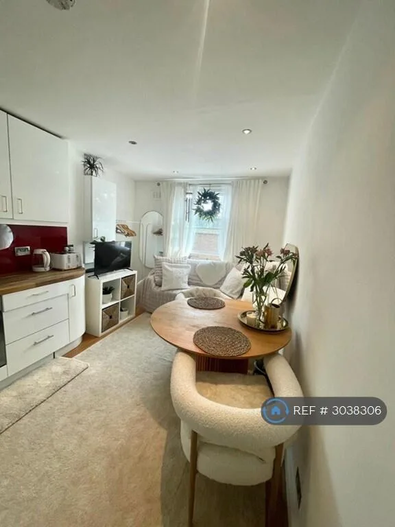 1 bedroom maisonette for rent