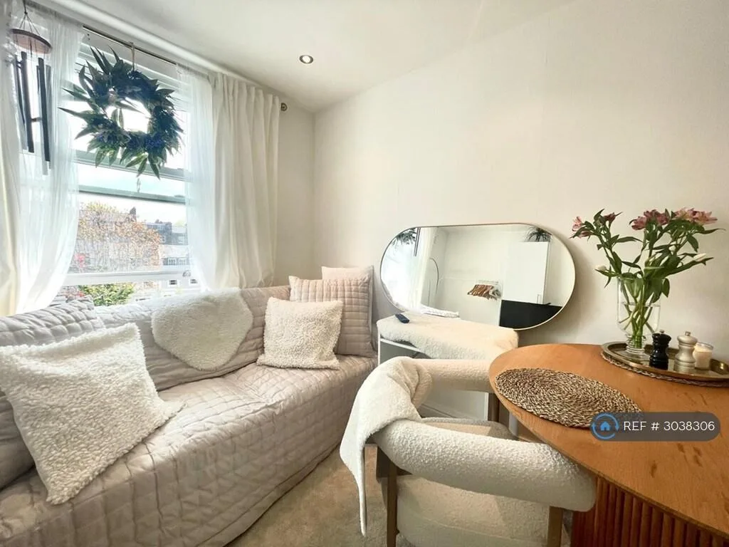 1 bedroom maisonette for rent
