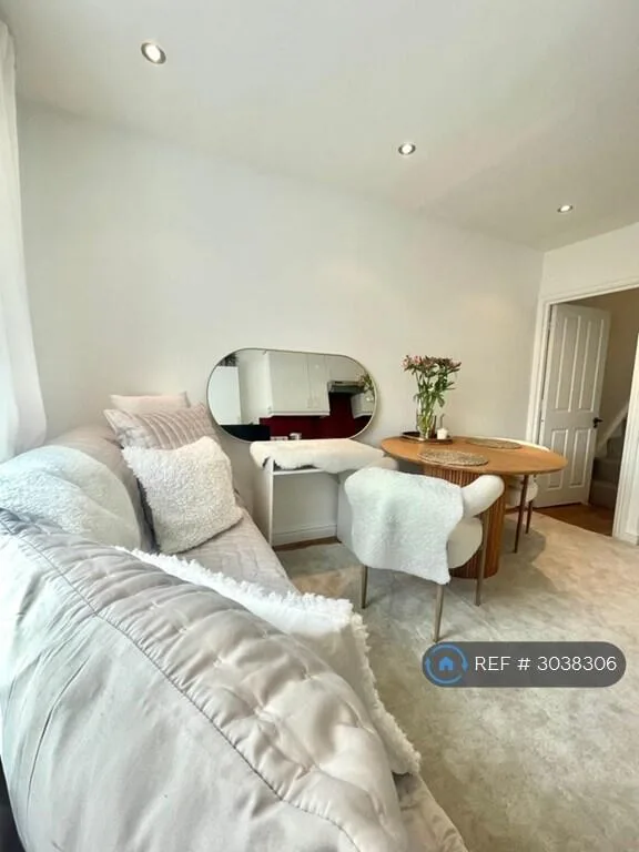 1 bedroom maisonette for rent