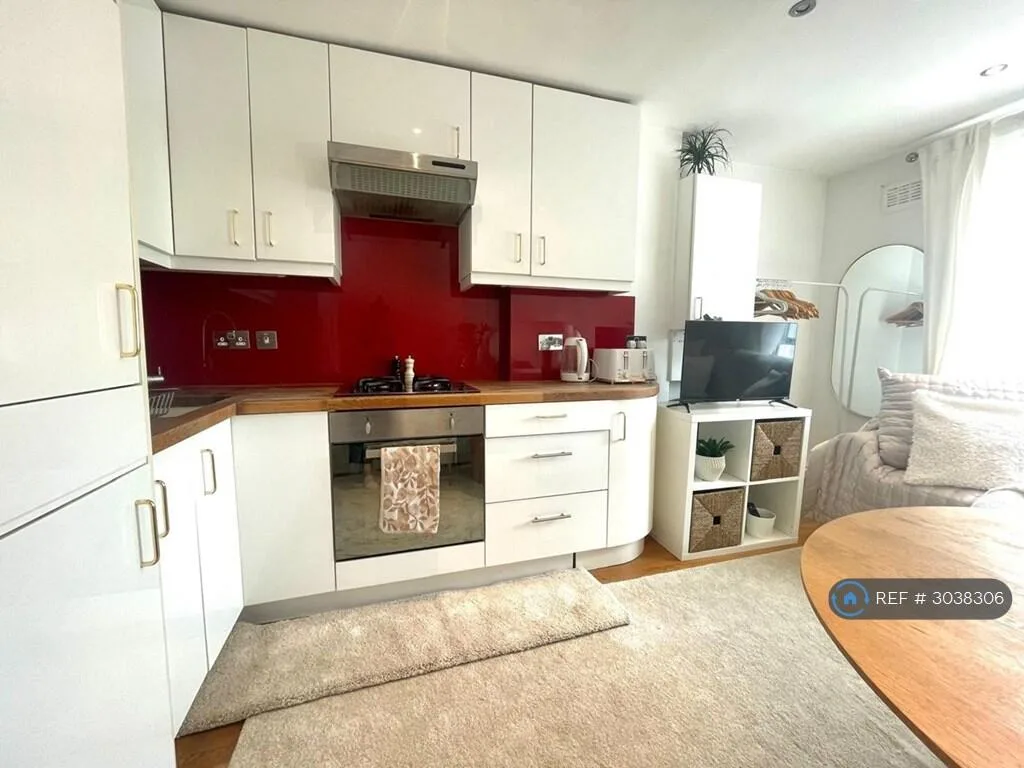 1 bedroom maisonette for rent