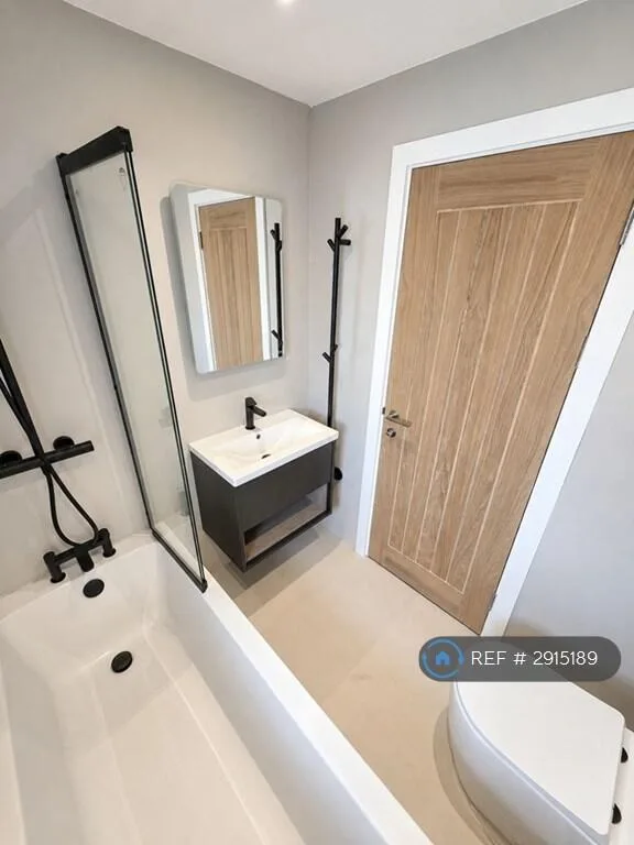 2 bedroom maisonette for rent