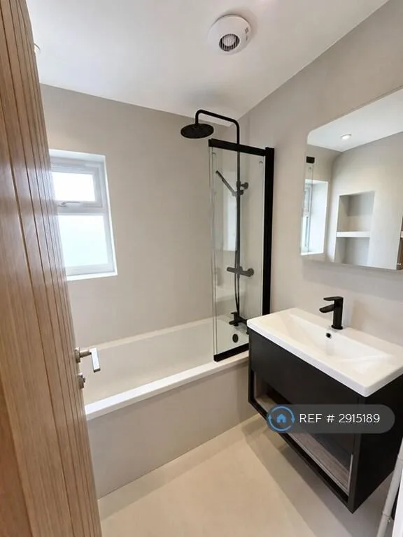 2 bedroom maisonette for rent