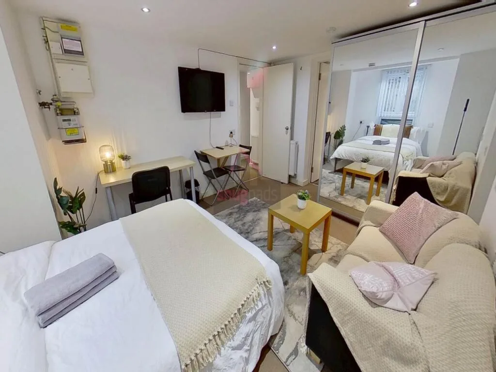 Studio flat for rent