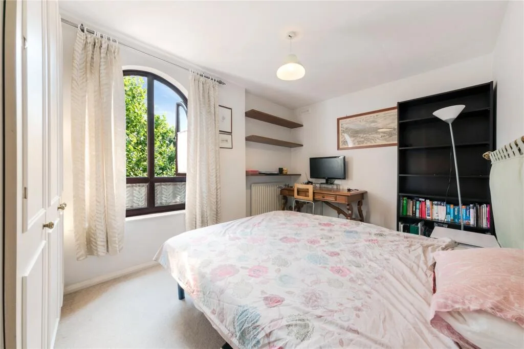 2 bedroom end of terrace house for rent