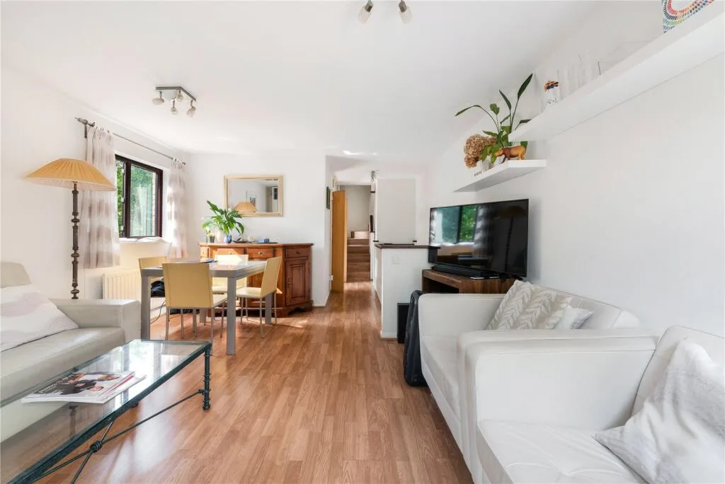 2 bedroom end of terrace house for rent