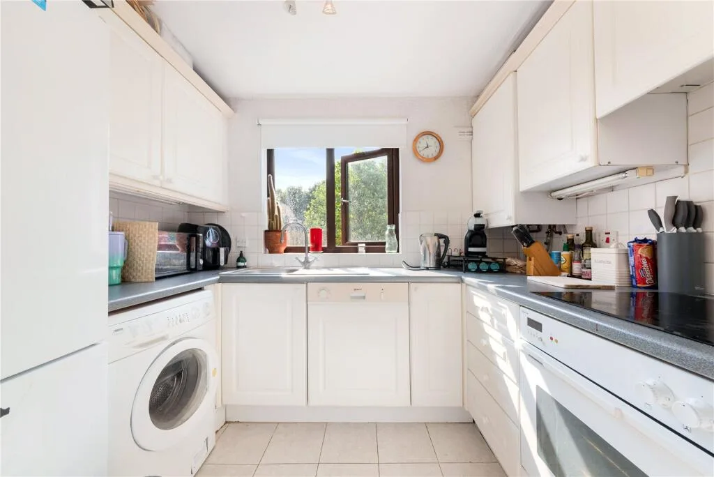 2 bedroom end of terrace house for rent