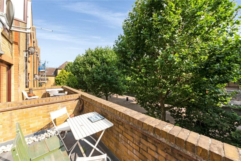 2 bedroom end of terrace house for rent