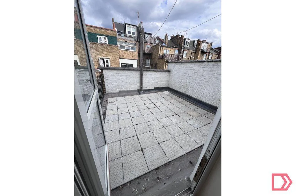 1 bedroom maisonette for rent