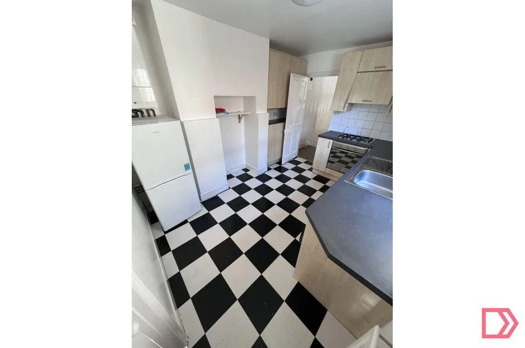 1 bedroom maisonette for rent
