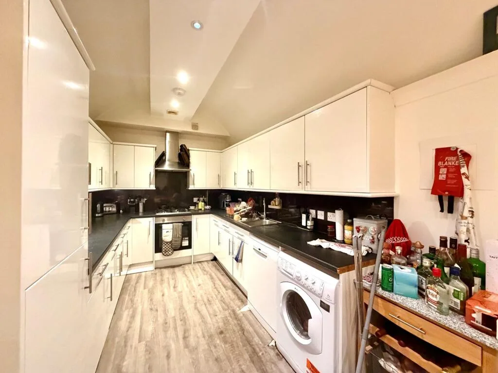 4 bedroom flat for rent