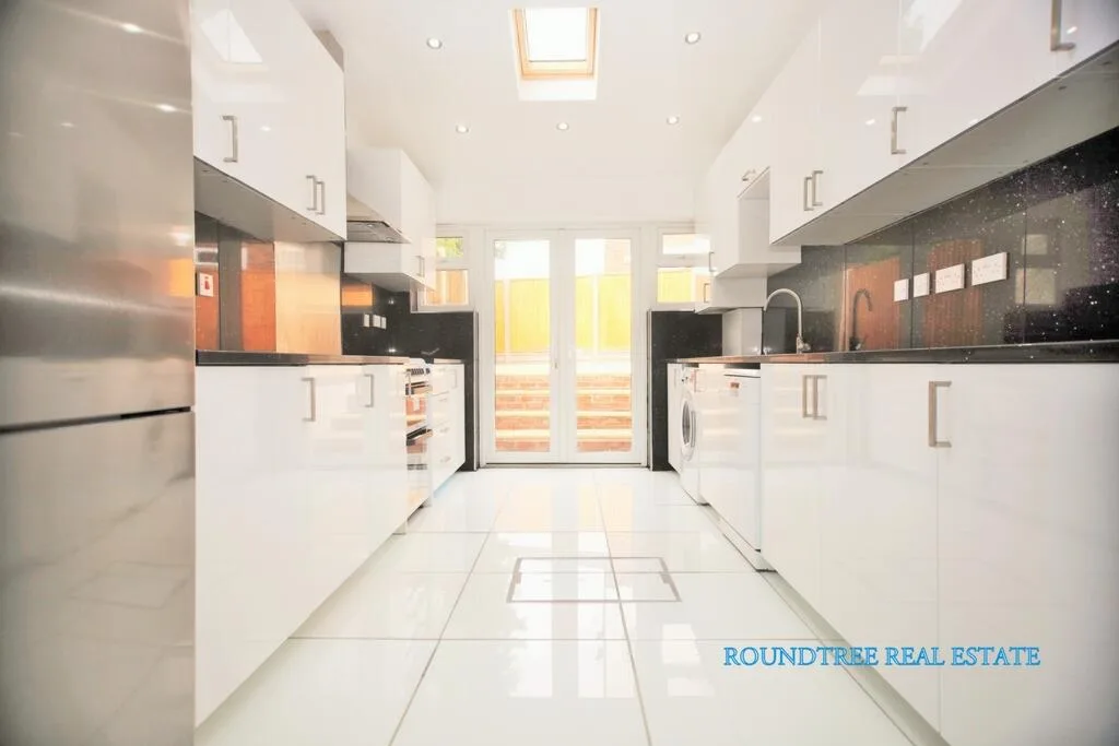 5 bedroom house for rent