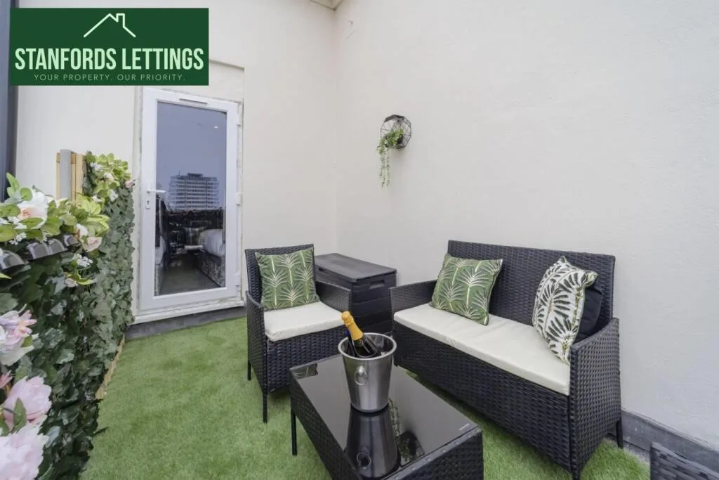 2 bedroom maisonette for rent