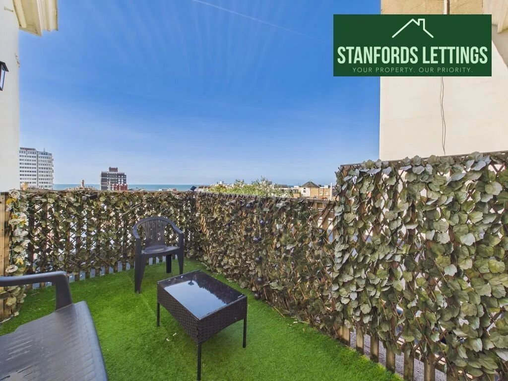 2 bedroom maisonette for rent