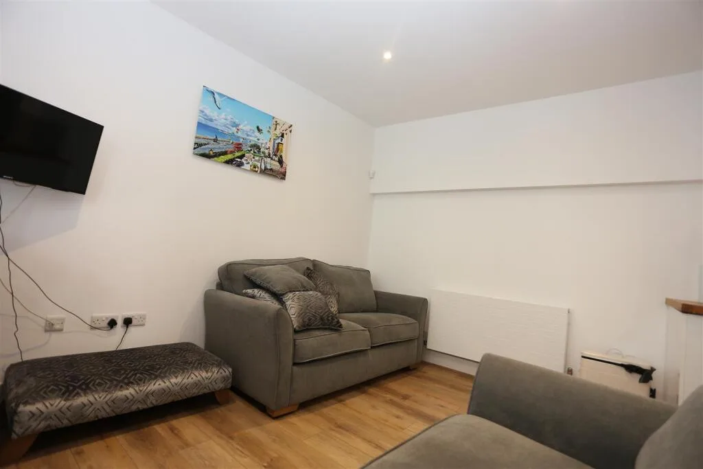 2 bedroom house for rent