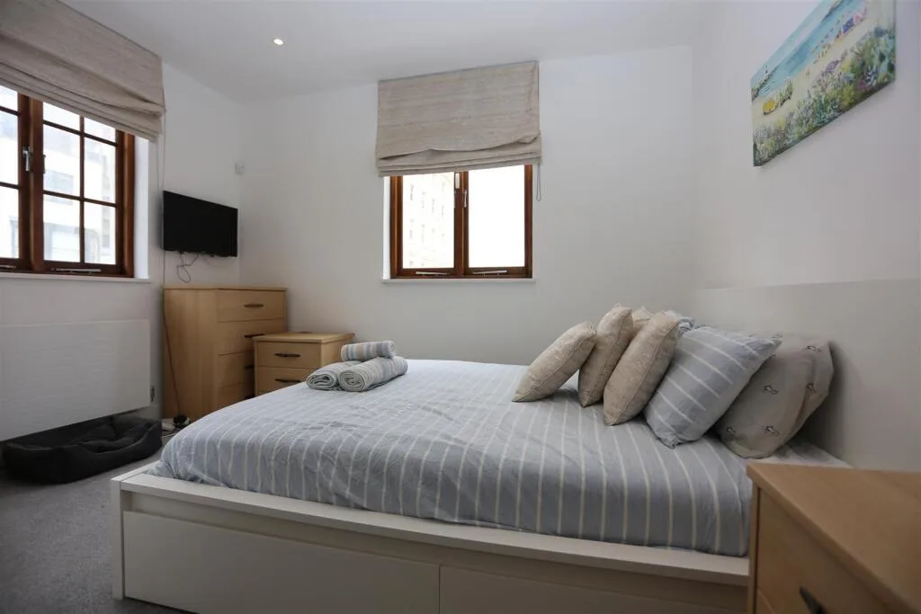 2 bedroom house for rent