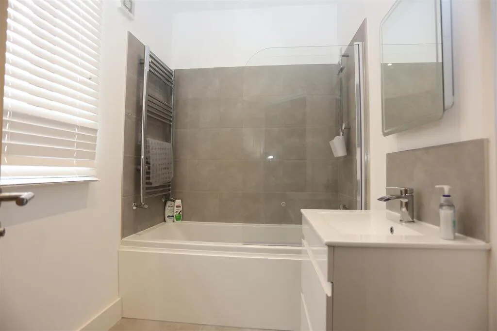 2 bedroom house for rent