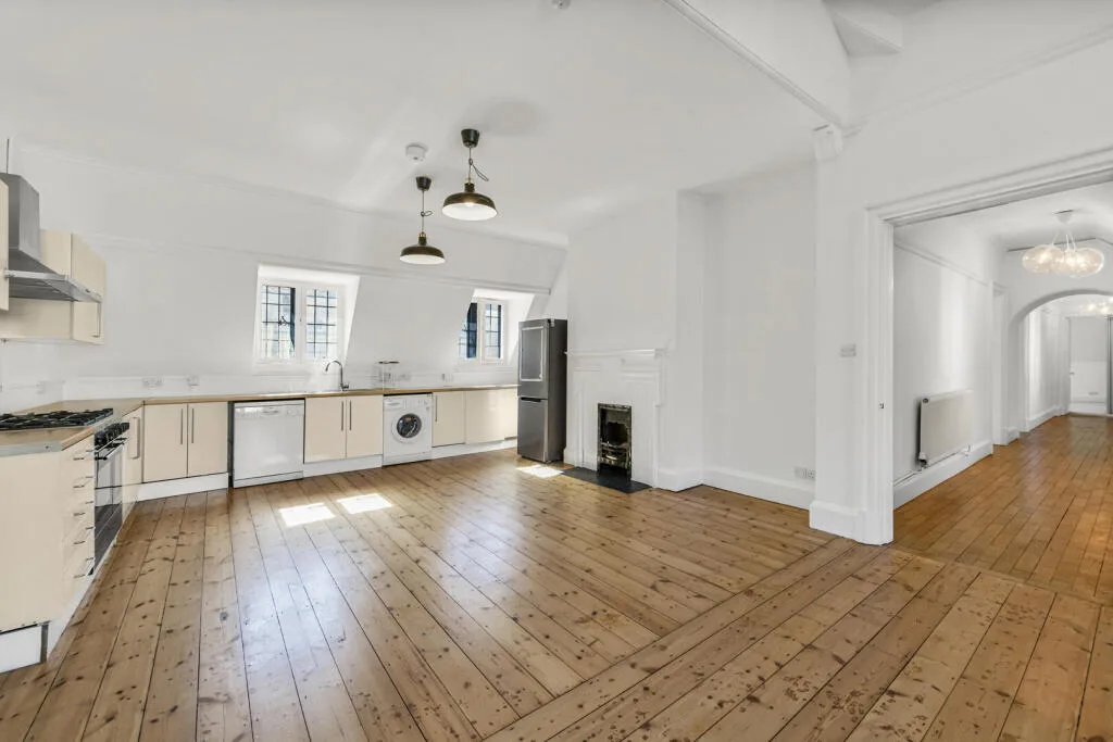 4 bedroom flat for rent