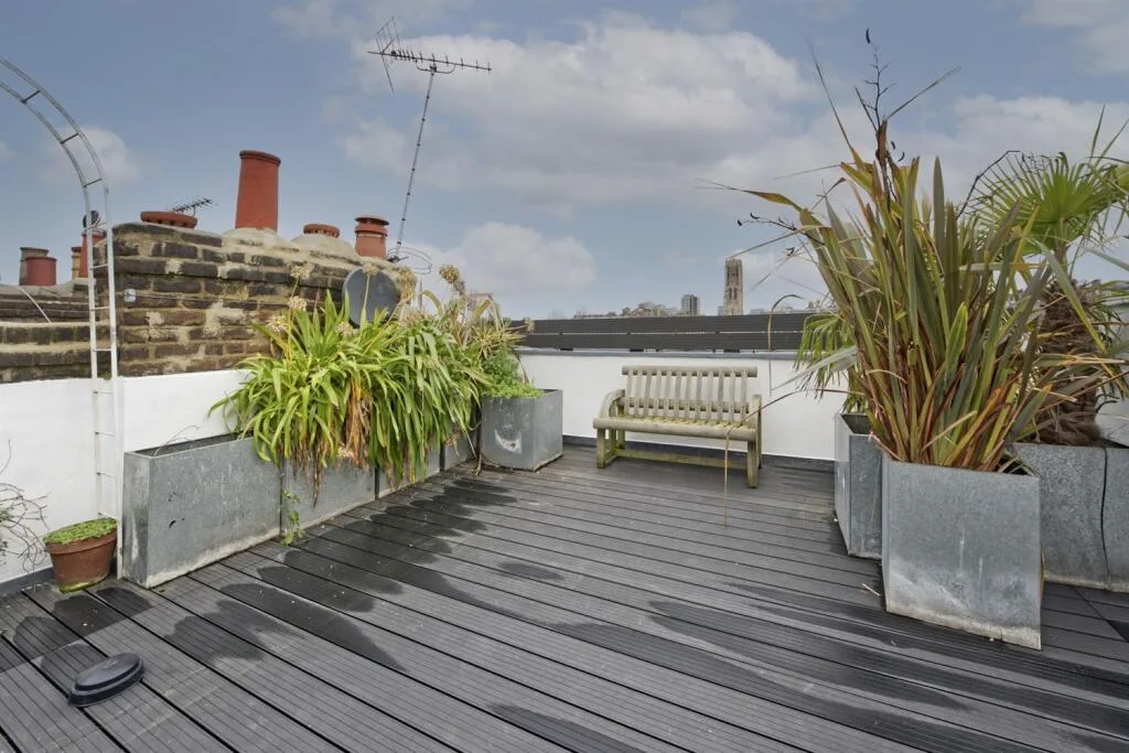 3 bedroom maisonette for rent