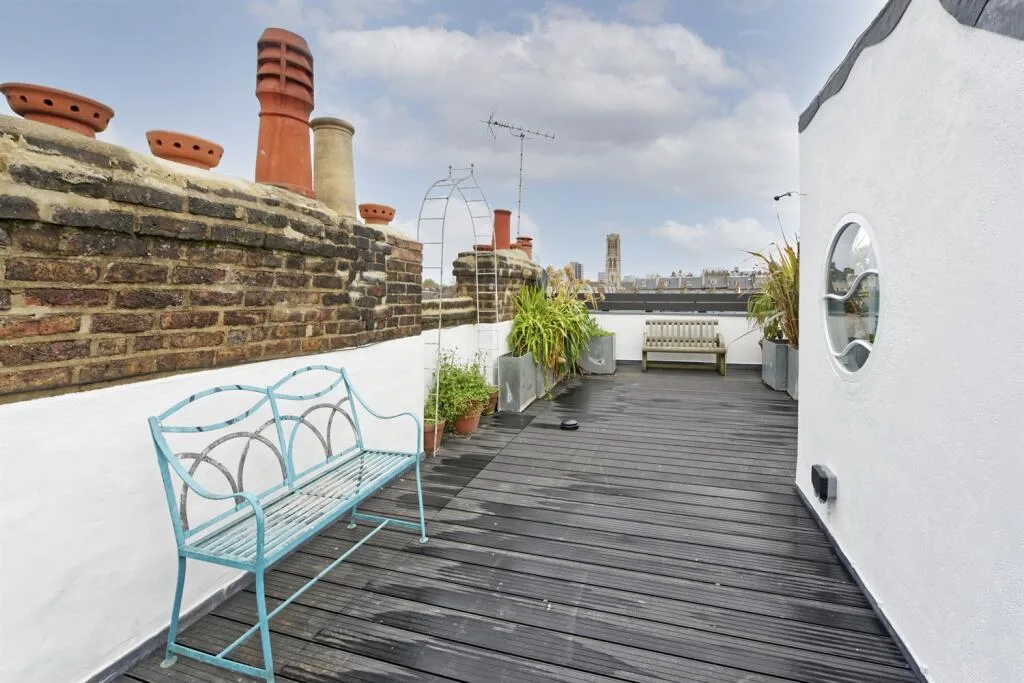 3 bedroom maisonette for rent