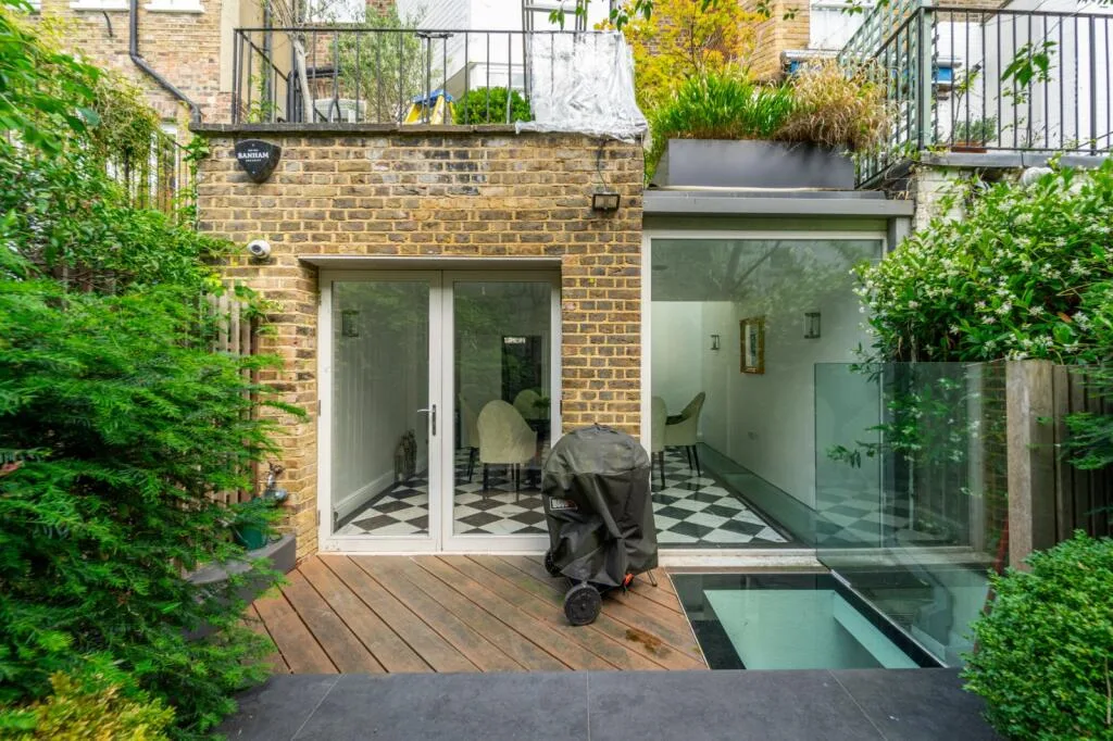 5 bedroom terraced house for rent