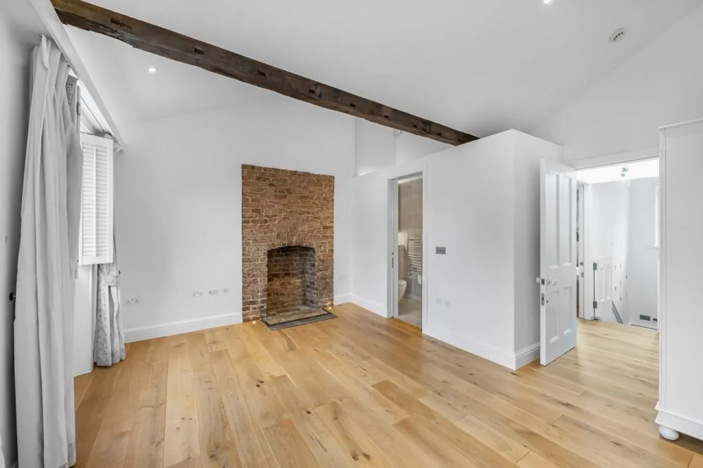 5 bedroom terraced house for rent