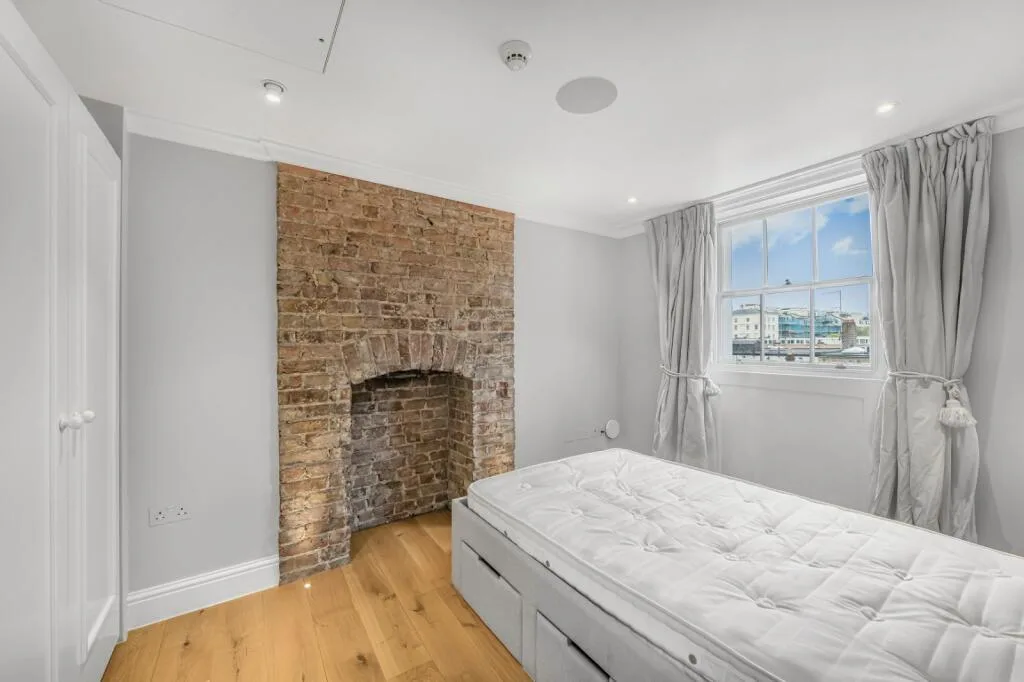 5 bedroom terraced house for rent