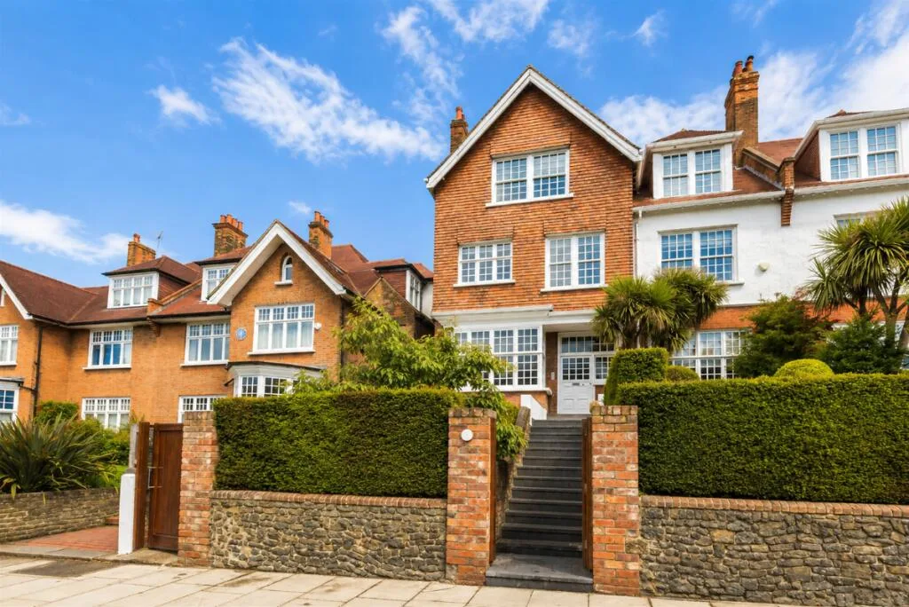 4 bedroom apartment for rent