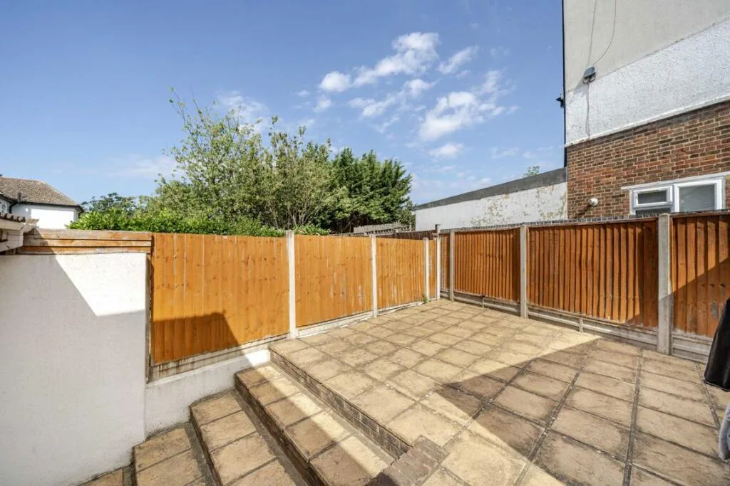 5 bedroom house for rent