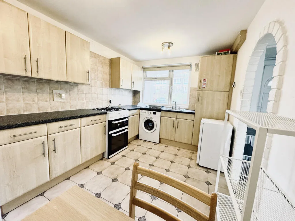 3 bedroom maisonette for rent