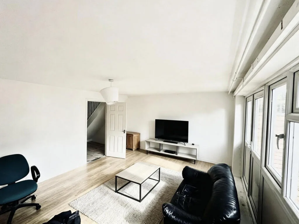 3 bedroom maisonette for rent