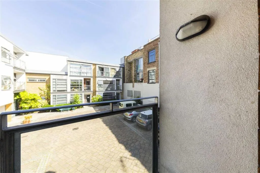 3 bedroom maisonette for rent