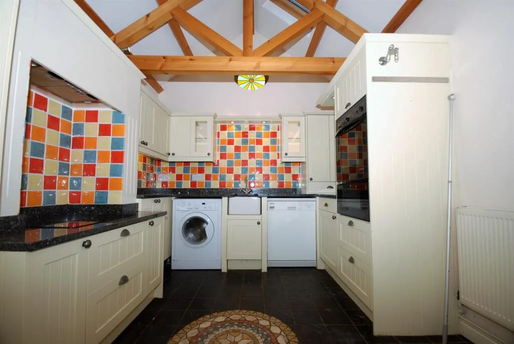 2 bedroom semi-detached house for rent