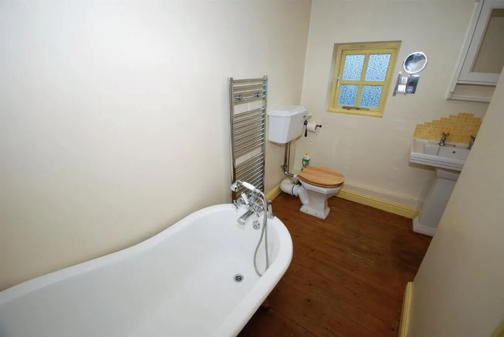 2 bedroom semi-detached house for rent