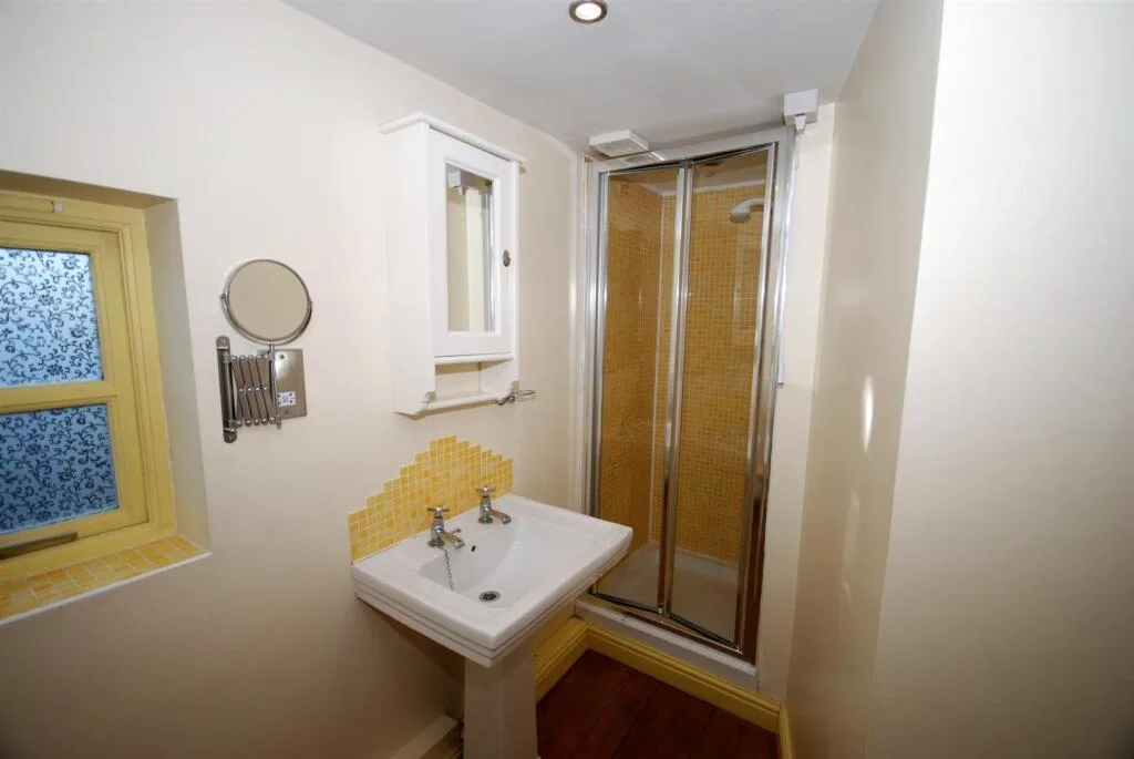2 bedroom semi-detached house for rent