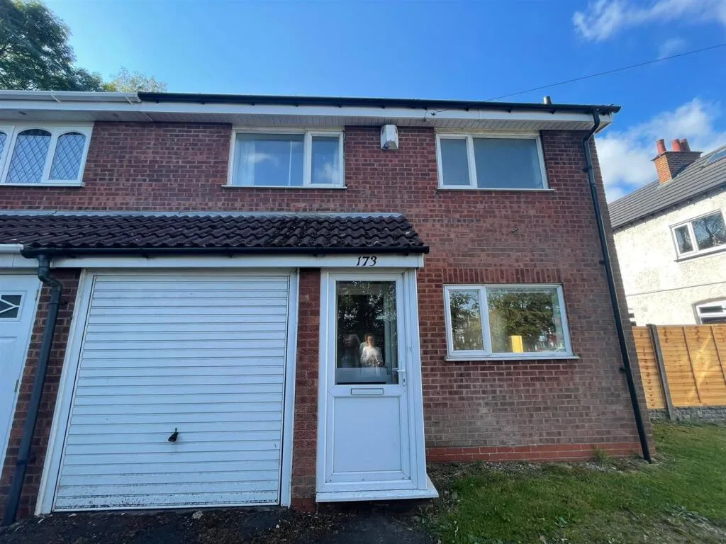 4 bedroom semi-detached house for rent