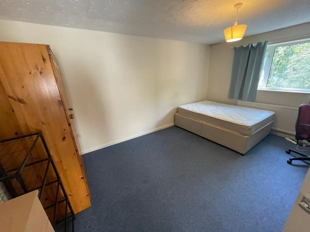 4 bedroom semi-detached house for rent