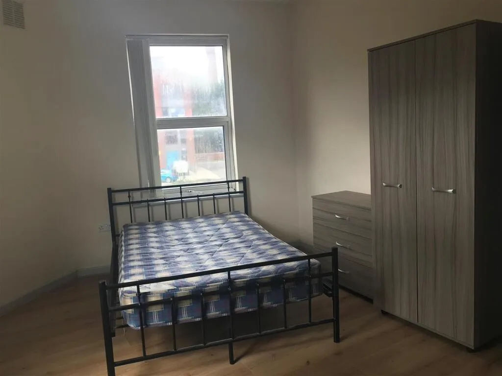 4 bedroom end of terrace house for rent
