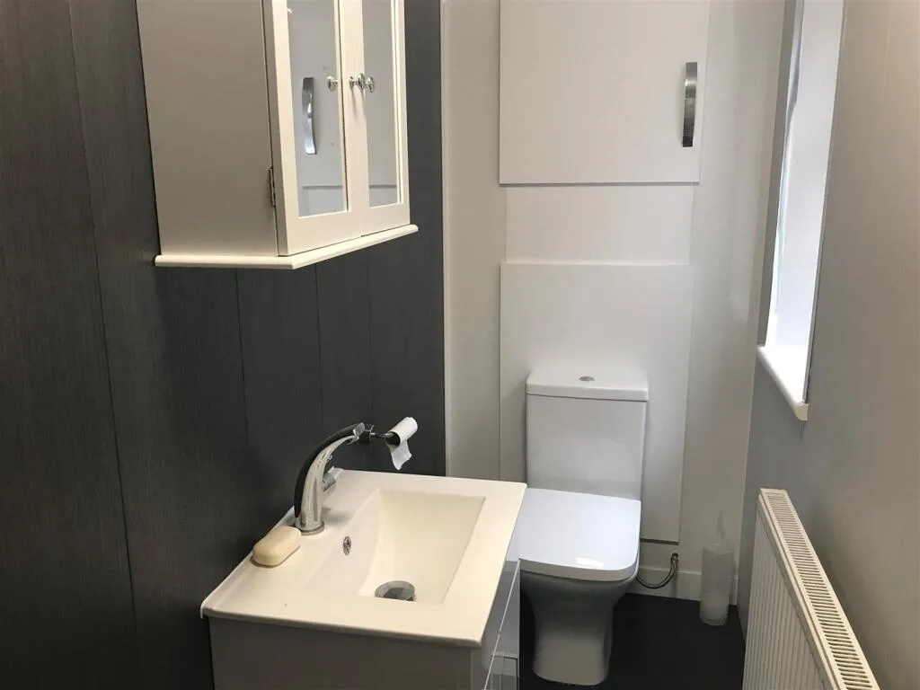 4 bedroom end of terrace house for rent