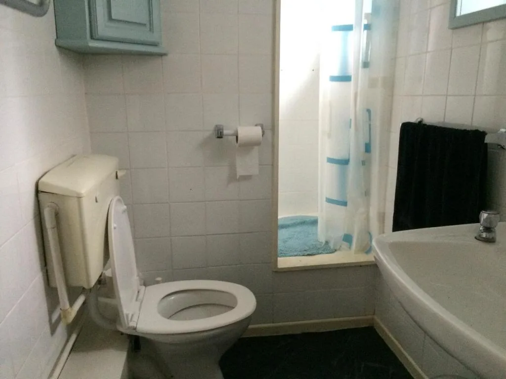 5 bedroom semi-detached house for rent