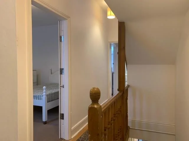 5 bedroom semi-detached house for rent