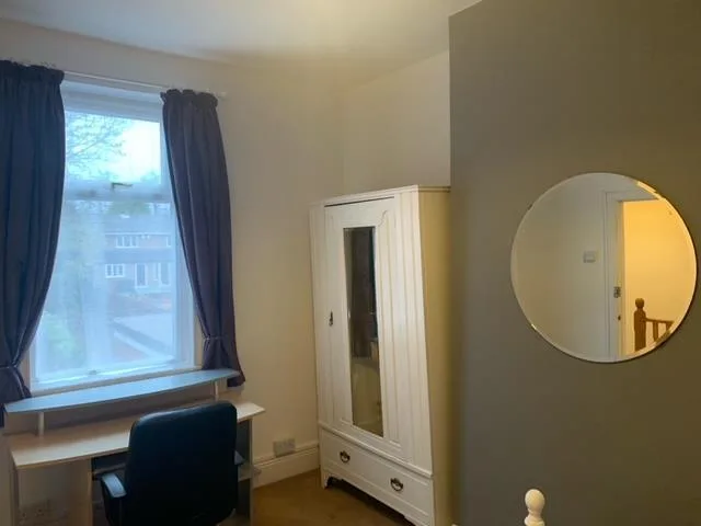 5 bedroom semi-detached house for rent