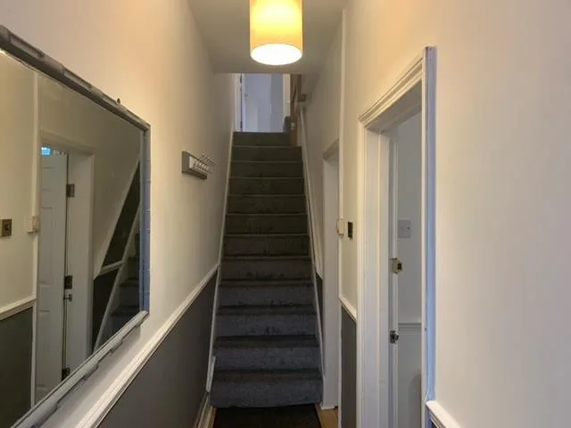 5 bedroom semi-detached house for rent