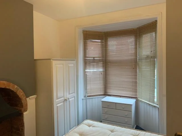 5 bedroom semi-detached house for rent