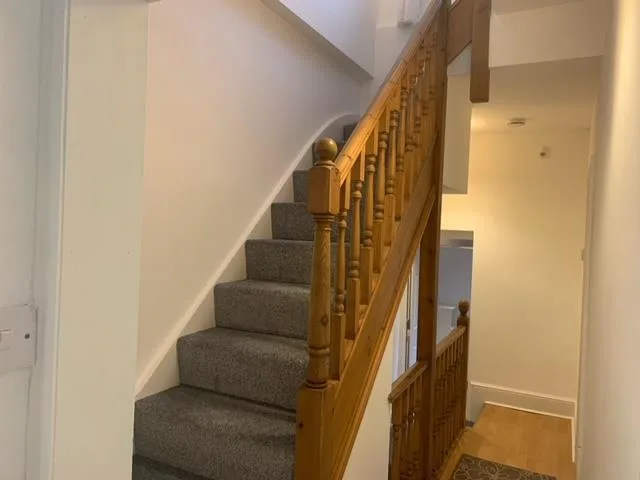5 bedroom semi-detached house for rent